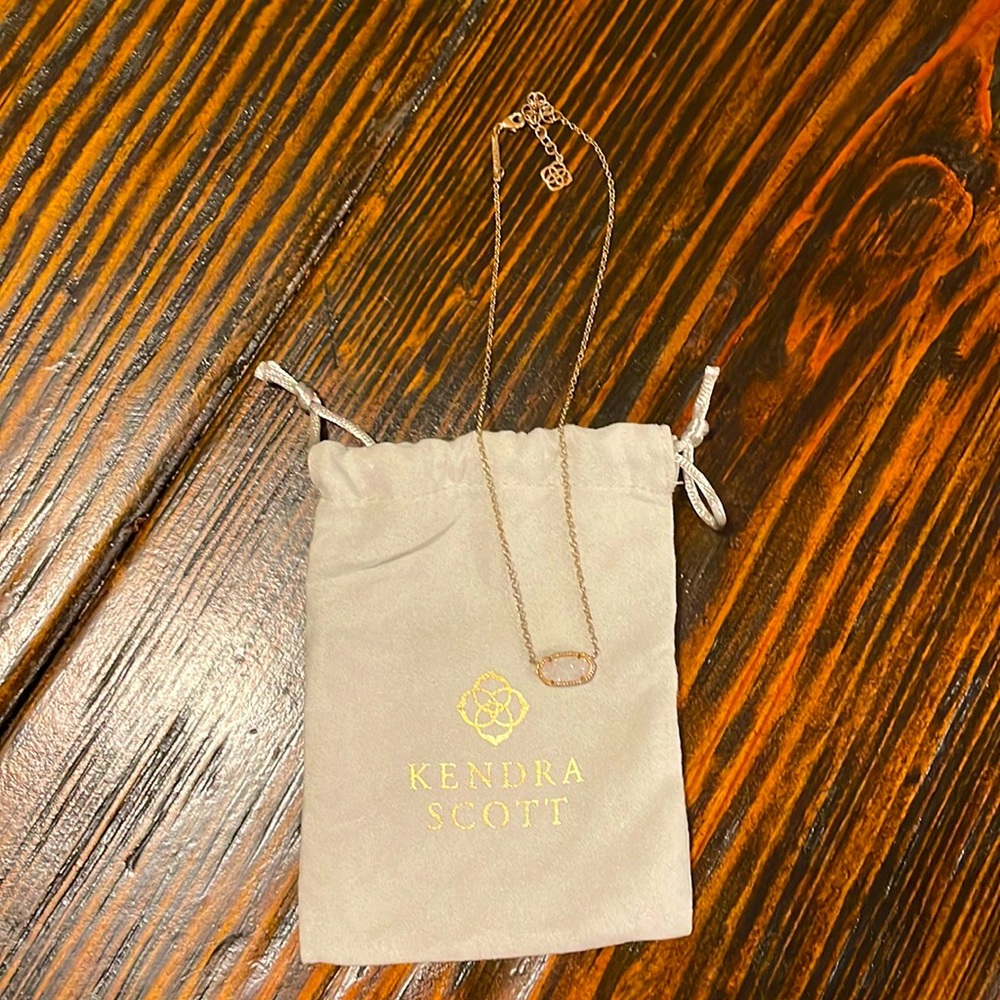 Kendra Scott necklace